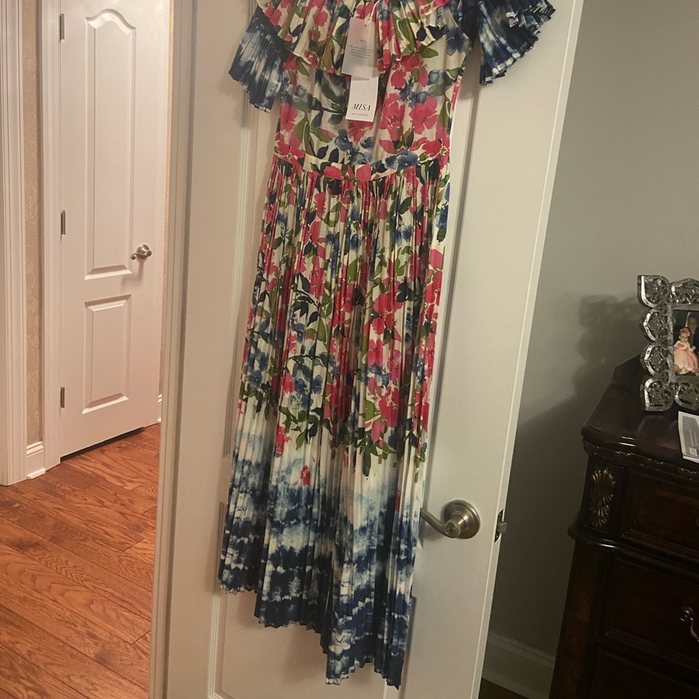 Brand new dress, beautiful color, size M
